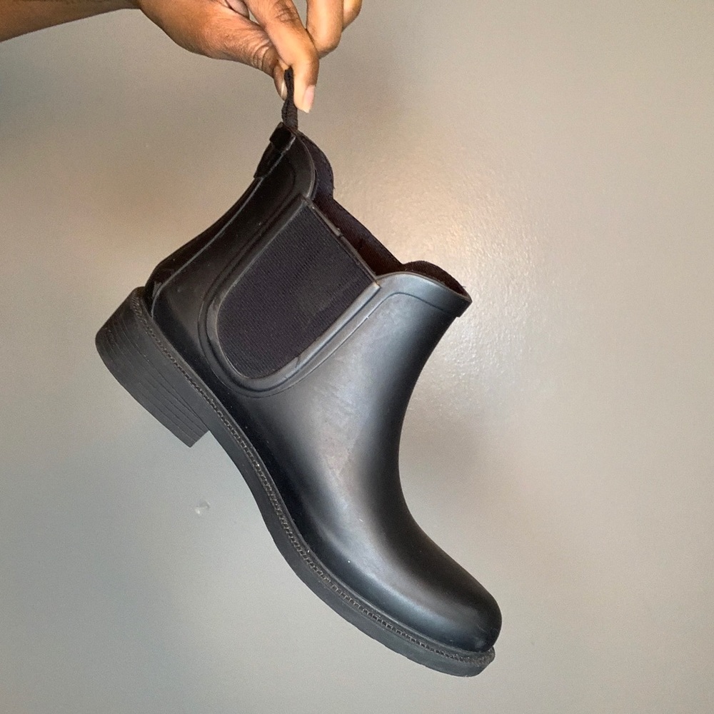 Black Rainboots